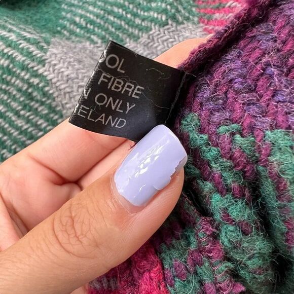 Aran Sweater Market Wool Blend Poncho Cape Snap Closure Mulberry Plaid OS - Picture 7 of 10